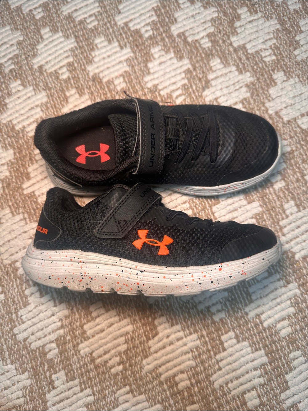 Under Armour Kids Black and Orange Sneakers - Size 13